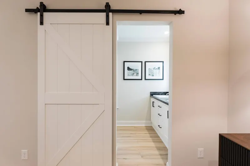 Biscayne bay bathroom and bedroom home features